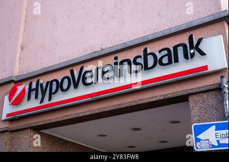 HypoVereinsbank in Speyer, Deutschland, Rheinland-Pfalz, Speyer, 02.10.2024, HypoVereinsbank in Speyer, an einem klaren Herbsttag *** HypoVereinsbank in Speyer, Deutschland, Rheinland-Pfalz, Speyer, 02 10 2024, HypoVereinsbank in Speyer, an einem klaren Herbsttag Stockfoto