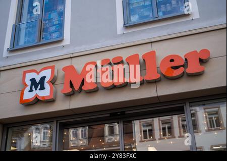 Müller-Filiale in der Maximilianstraße, Speyer , Deutschland, Rheinland-Pfalz, Speyer, 02.10.2024, die Müller-Filiale in der Maximilianstraße in Speyer, mit einem großen Sortiment an Drogerie- und Kosmetikartikeln, aufgenommen an einem klaren Tag. *** Müller-Geschäft in der Maximilianstraße, Speyer, Deutschland, Rheinland-Pfalz, Speyer, 02 10 2024, das Müller-Geschäft in der Maximilianstraße in Speyer, mit einem großen Sortiment an Drogerien- und Kosmetikartikeln, aufgenommen an einem klaren Tag Stockfoto