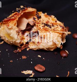 Bolen ist ein traditioneller Kuchen oder Brot aus Bandung, Indonesien. Bolen hat eine weiche Textur und wird normalerweise mit verschiedenen Füllungen wie gefüllt Stockfoto