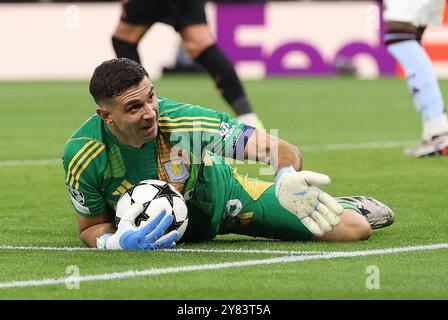 Birmingham, Großbritannien. Oktober 2024. Emiliano Martinez von Aston Villa zeigt sich während des UEFA Champions League-Spiels in Villa Park, Birmingham. Der Bildnachweis sollte lauten: Cameron Smith/Sportimage Credit: Sportimage Ltd/Alamy Live News Stockfoto