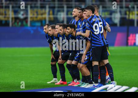 Mailand, Italien. Oktober 2024. Die Spieler des FC Internazionale stehen während der UEFA Champions League 2024/25 League an – das Fußballspiel des FC Internazionale gegen den FC Crvena Zvezda im San Siro Stadium (Foto: FCI/Fabrizio Carabelli/SIPA USA) Credit: SIPA USA/Alamy Live News Stockfoto