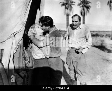 Mary Nolan, John Gilbert, Ernest Torrence, am Set des Films „Desert Nights“, MGM, 1929 Stockfoto