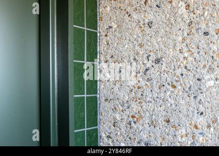 Detail des Flurs im renovierten, brutalistischen Wohnhochhaus Balfron Tower vom Architekten Ernő Goldfinger auf dem Brownfield Estate in London, Stockfoto