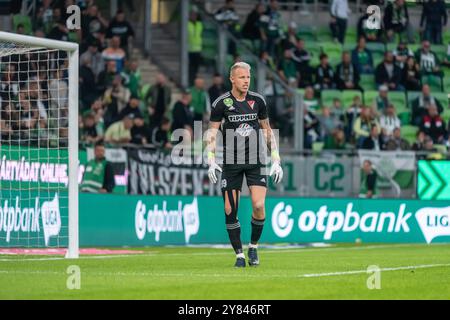 Budapest, Ungarn – 9. Oktober 2022. Debrecen Torhüter David Grof während des ungarischen Ligaspiels Ferencvaros gegen Debrecen (2:0). Stockfoto