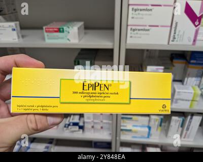 EPIPEN Packung mit dem Wirkstoff Epinephrin von Mylan, zur Behandlung von Anaphylaxie, schweren allergischen Reaktionen, anaphylaktischem Schock Stockfoto