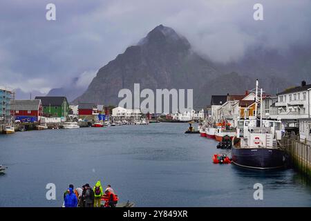 14. September 2024 Lofoten-Inseln, Norwegen Henningsvaer-Hafen in der Gemeinde VŒgan, Landkreis Nordland, Lofoten-Inseln, Norwegen Stockfoto