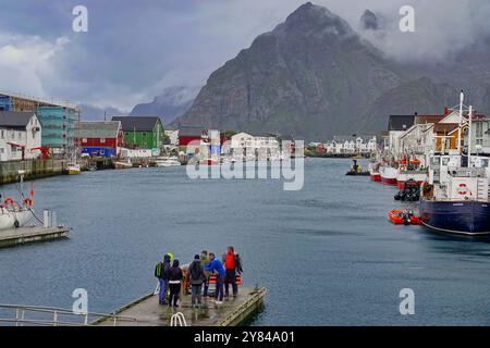 14. September 2024 Lofoten-Inseln, Norwegen Henningsvaer-Hafen in der Gemeinde VŒgan, Landkreis Nordland, Lofoten-Inseln, Norwegen Stockfoto