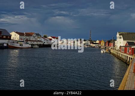 14. September 2024 Lofoten-Inseln, Norwegen Henningsvaer-Hafen in der Gemeinde VŒgan, Landkreis Nordland, Lofoten-Inseln, Norwegen Stockfoto