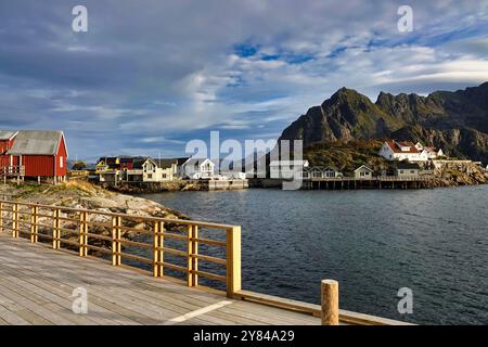 14. September 2024 Lofoten-Inseln, Norwegen Henningsvaer-Hafen in der Gemeinde VŒgan, Landkreis Nordland, Lofoten-Inseln, Norwegen Stockfoto