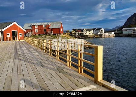 14. September 2024 Lofoten-Inseln, Norwegen Henningsvaer-Hafen in der Gemeinde VŒgan, Landkreis Nordland, Lofoten-Inseln, Norwegen Stockfoto