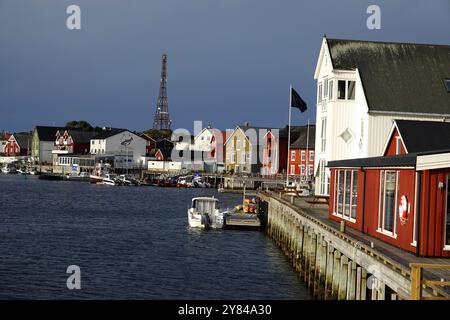 14. September 2024 Lofoten-Inseln, Norwegen Henningsvaer-Hafen in der Gemeinde VŒgan, Landkreis Nordland, Lofoten-Inseln, Norwegen Stockfoto