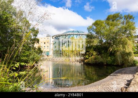 Kreisförmiges Gewächshaus mit tropischen Pflanzen, Wintergärten mowbray Park und Lake sunderland, tyne & Wear, großbritannien Stockfoto