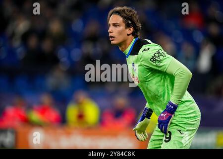 GELSENKIRCHEN, DEUTSCHLAND - 2. OKTOBER: Marco Carnesecchi von Atalanta BC sieht am 2. Oktober 2024 in Gelsenkirchen beim Spiel der UEFA Champions League 2024/25 Phase MD2 zwischen dem FC Shakhtar Donetsk und Atalanta BC in der Arena AufSchalke an. (Foto: Rene Nijhuis) Stockfoto