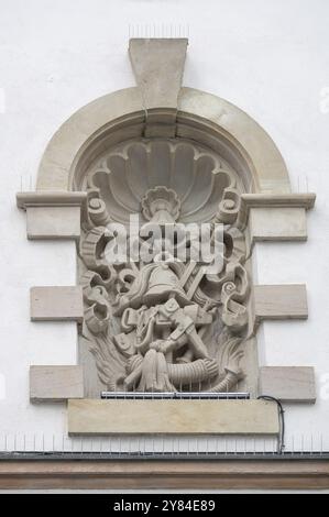 Denkmal, ein Relief für die Feuerwehr, das früher in diesem Gebäude untergebracht war, Kulmbach, Oberfranken, Bayern, Deutschland, Europa Stockfoto