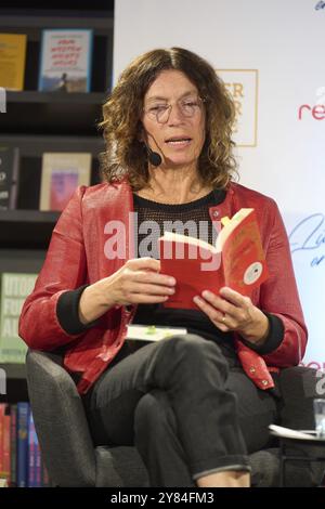 Die Schriftstellerin Anne Weber liest am Vorabend der Preisverleihung für den Josef Breitbach Literaturpreis 2024 aus ihren Werken. Sie erhält den Preis Stockfoto