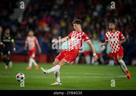 Ladislav Krejci (Girona FC) kontrolliert den Ball bei einem Spiel der UEFA Champions League zwischen Girona FC und Feyenoord am Estadi Municipal de Montilivi in Girona, Spanien, am 2. Oktober 2024. Foto von Felipe Mondino Stockfoto