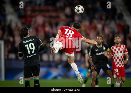 Ladislav Krejci (Girona FC) kontrolliert den Ball bei einem Spiel der UEFA Champions League zwischen Girona FC und Feyenoord am Estadi Municipal de Montilivi in Girona, Spanien, am 2. Oktober 2024. Foto von Felipe Mondino Stockfoto