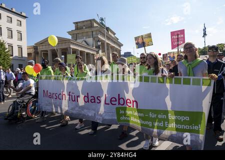 Deutschland, Berlin, 16.09.2023, Pro-Abtreibungskräfte demonstrieren in Berlin, mehrere hundert Anti-Abtreibung-Aktivisten haben für bedingungslosen Schutz demonstriert Stockfoto