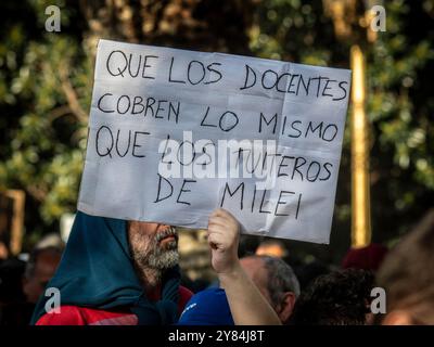 Tausende von Studenten, Lehrern, Professoren, Gewerkschaften und Universitätsbehörden schlossen sich dem marsch gegen das Veto von Präsident Javier Milei gegen den Universitätshaushalt an. In Argentinien und während der libertären Präsidentschaft ist es der zweite marsch, den die Universitäten zum ehrenwerten Kongress der argentinischen Nation einberufen haben. NUR REDAKTIONELLE VERWENDUNG/@FACAMORALES Stockfoto