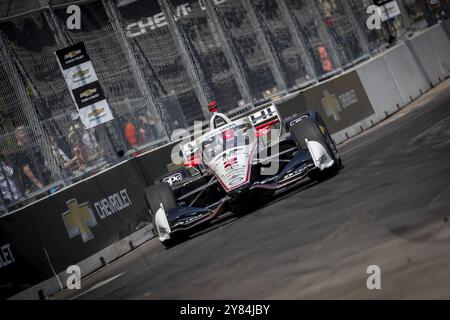INDYCAR-Fahrer JOSEF NEWGARDEN (2) aus Nashville, Tennessee, reist in seinem Team Penske Chevrolet CAR während einer Übungseinheit für durch die Kurven Stockfoto