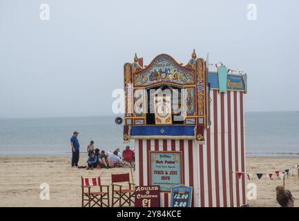 Weymouth Dorset Vereinigtes Königreich 21. Juli 2019 - Traditional Punch and Judy Show am Strand Stockfoto