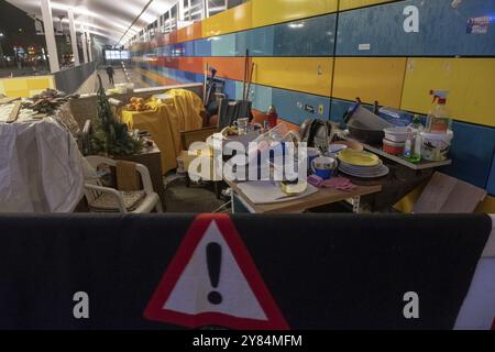 Deutschland, Berlin, 25. November 2018, Kaltbus der Berliner Stadtmission, tolerierte Unterkunft, vor dem Bahnhof Lichtenberg, Europa Stockfoto