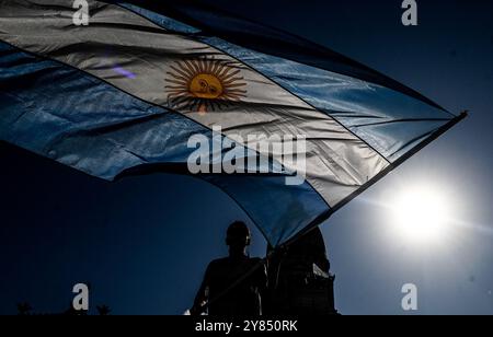 Buenos Aires, Argentinien. Oktober 2024. Die Menschen nehmen an einer Demonstration für eine Aufstockung der Mittel für öffentliche Universitäten Teil. Quelle: Fernando Gens/dpa/Alamy Live News Stockfoto