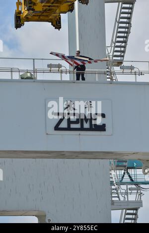 MIAMI BEACH, Florida - 02. OKTOBER: Hafenarbeiter streiken am 2. Oktober 2024 in Miami Beach, Florida in PortMiami, Port Everglades und im ganzen Land Stockfoto