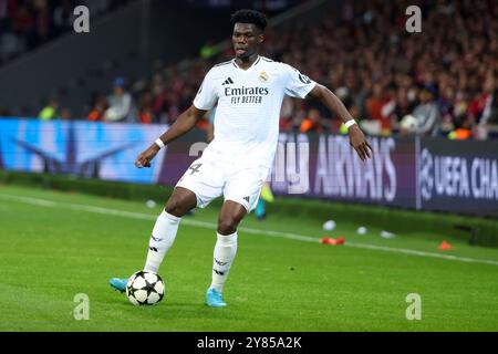 Aurelien Tchouameni von Real Madrid während der UEFA Champions League, League-Phase, Matchday 2 Fußballspiel zwischen Lille OSC (LOSC) und Real Madrid am 2. Oktober 2024 in Stade Pierre Mauroy, Decathlon Arena in Villeneuve-d'Ascq bei Lille, Frankreich - Foto Jean Catuffe/DPPI Credit: DPPI Media/Alamy Live News Stockfoto