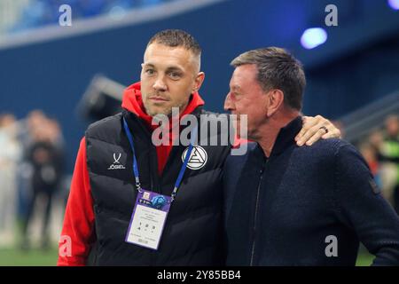 Sankt Petersburg, Russland. Oktober 2024. Artem Dzyuba (L) aus Akron wurde während des Fonbet Cup of Russia Fußballspiels zwischen Zenit Sankt Petersburg und Akron Tolyatti in der Gazprom Arena gesehen. Endpunktzahl: Zenit 5:1 Akron. Quelle: SOPA Images Limited/Alamy Live News Stockfoto