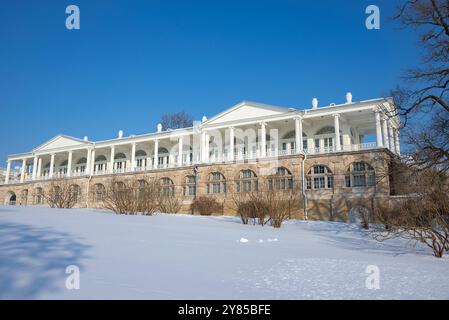 PUSCHKIN, RUSSLAND - 21. FEBRUAR 2023: An den Wänden der Galerie Cameron an einem frostigen Wintertag. Catherine Park, Zarskoje Selo Stockfoto