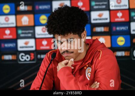 RIGA, Lettland. Oktober 2024. GALATASARAY-Team, während der Pressekonferenz vor dem Spiel der UEFA Europa League zwischen RFS und GALATASARAY. Quelle: Gints Ivuskans/Alamy Live News Stockfoto