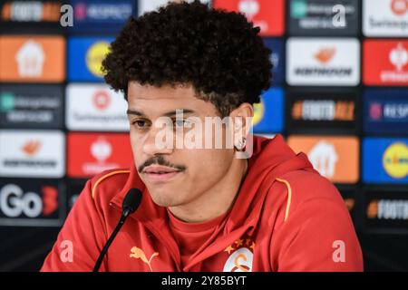 RIGA, Lettland. Oktober 2024. GALATASARAY-Team, während der Pressekonferenz vor dem Spiel der UEFA Europa League zwischen RFS und GALATASARAY. Quelle: Gints Ivuskans/Alamy Live News Stockfoto