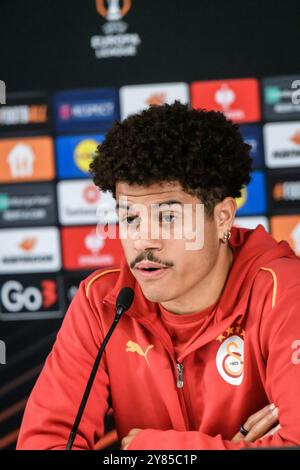 RIGA, Lettland. Oktober 2024. GALATASARAY-Team, während der Pressekonferenz vor dem Spiel der UEFA Europa League zwischen RFS und GALATASARAY. Quelle: Gints Ivuskans/Alamy Live News Stockfoto