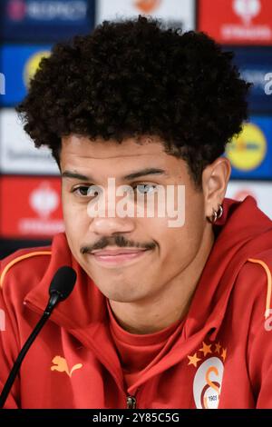 RIGA, Lettland. Oktober 2024. GALATASARAY-Team, während der Pressekonferenz vor dem Spiel der UEFA Europa League zwischen RFS und GALATASARAY. Quelle: Gints Ivuskans/Alamy Live News Stockfoto