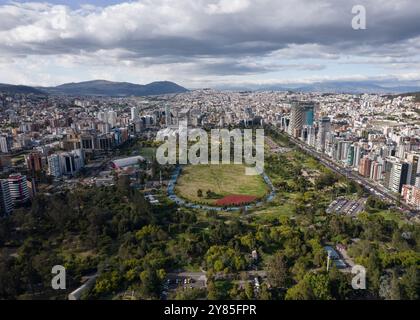 Luftaufnahme des La Carolina Parks in der Stadt Quito, Ecuador, Finanzviertel der Stadt und der mit der größten städtischen Entwicklung Stockfoto