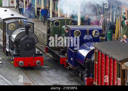 . Nr. 1 Tal Y Llyn, Nr. 2 Dolgoch, Nr. 4, Edward Thomas, Tywyn Wharf, Bahnhof, Tal y Llyn, Eisenbahn, Nordwales. Stockfoto