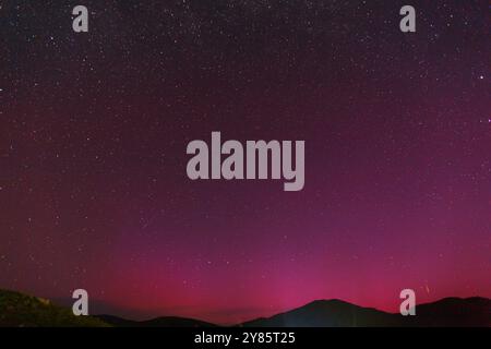 Ulaanbaatar, Mongolei. August 2024. Die aurora borealis wurde in der Stadt Ulaanbaatar gesehen. Quelle: L.Enkh-Orgil. Stockfoto