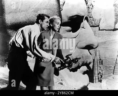 North by Northwest (Alfred Hitchcock, MGM, 1959) Publicity Fotoleistung. Cary Grant und Eva Marie Saint am Mount Rushmore Stockfoto