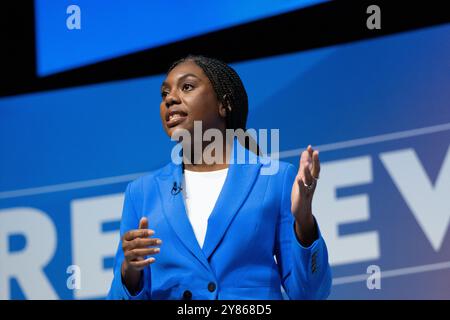 Kemi Badenoch. Letzte Rede der Staats- und Regierungschefs: Konservative Konferenz, IStGH, Birmingham, (International Convention Centre), Birmingham, Vereinigtes Königreich. Alle vier Kandidaten für Führungskräfte gingen auf die Bühne, um ihre Argumente für die Führung zu äußern. Birmingham Conference International Convention Centre. Bild im Vereinigten Königreich: Garyroberts/worldwidefeatures.com. Stockfoto