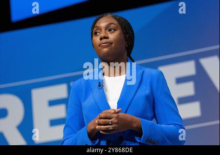 Kemi Badenoch. Letzte Rede der Staats- und Regierungschefs: Konservative Konferenz, IStGH, Birmingham, (International Convention Centre), Birmingham, Vereinigtes Königreich. Alle vier Kandidaten für Führungskräfte gingen auf die Bühne, um ihre Argumente für die Führung zu äußern. Birmingham Conference International Convention Centre. Bild im Vereinigten Königreich: Garyroberts/worldwidefeatures.com. Stockfoto