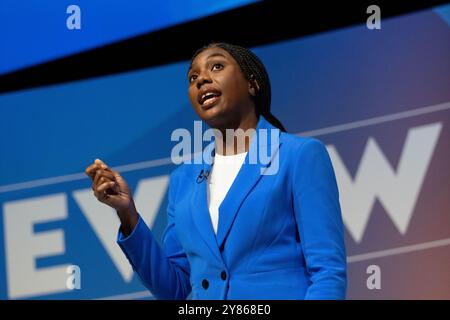 Kemi Badenoch. Letzte Rede der Staats- und Regierungschefs: Konservative Konferenz, IStGH, Birmingham, (International Convention Centre), Birmingham, Vereinigtes Königreich. Alle vier Kandidaten für Führungskräfte gingen auf die Bühne, um ihre Argumente für die Führung zu äußern. Birmingham Conference International Convention Centre. Bild im Vereinigten Königreich: Garyroberts/worldwidefeatures.com. Stockfoto