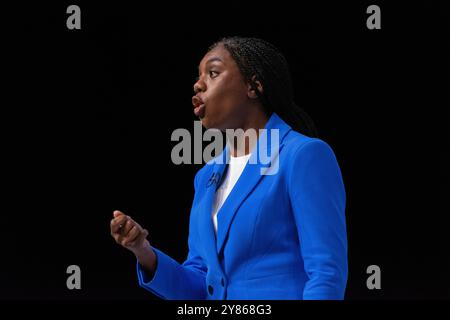 Kemi Badenoch. Letzte Rede der Staats- und Regierungschefs: Konservative Konferenz Birmingham UK. Alle vier Kandidaten für Führungskräfte gingen auf die Bühne, um ihre Argumente für die Führung zu äußern. Birmingham Conference International Convention Centre. Bild im Vereinigten Königreich: Garyroberts/worldwidefeatures.com. Stockfoto