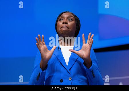 Kemi Badenoch. Letzte Rede der Staats- und Regierungschefs: Konservative Konferenz, IStGH, Birmingham, (International Convention Centre), Birmingham, Vereinigtes Königreich. Alle vier Kandidaten für Führungskräfte gingen auf die Bühne, um ihre Argumente für die Führung zu äußern. Birmingham Conference International Convention Centre. Bild im Vereinigten Königreich: Garyroberts/worldwidefeatures.com. Stockfoto