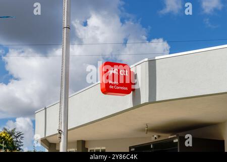 Vila Nova de Famalicao, Braga, Portugal - 22. Oktober 2020: Agentur mit Logo und Zeichen von CTT Correios de Portugal, S.A., CTT - Portugal Post auf einer Autorisierung Stockfoto