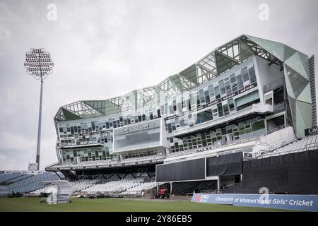 Allgemeine Ausblicke auf das Headingley Stadium, insbesondere auf den Carnegie Pavilion, in dem sich die Büros und die Mediensuite des Yorkshire Cricket Club befinden. Stockfoto