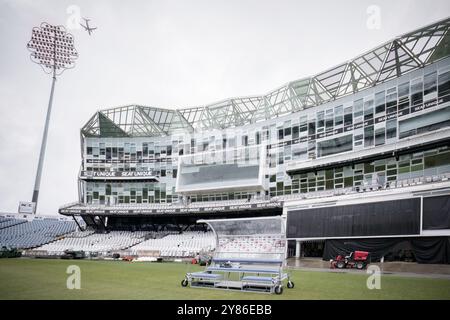 Allgemeine Ausblicke auf das Headingley Stadium, insbesondere auf den Carnegie Pavilion, in dem sich die Büros und die Mediensuite des Yorkshire Cricket Club befinden. Stockfoto