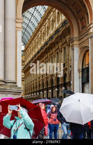 Mailand, Italien. Oktober 2024. Maltempo e pioggia a Milano - Cronaca - Milano, Italia - Giovedì, 03 Ottobre 2024 (Foto Marco Cremonesi/LaPresse) Schlechtes Wetter und Regen in Mailand - Nachrichten - Mailand, Italien - Donnerstag, 03. Oktober 2024 (Foto Marco Cremonesi/LaPresse) Credit: LaPresse/Alamy Live News Stockfoto