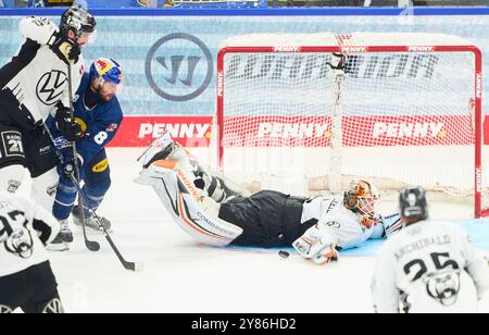 München, Deutschland. Oktober 2024. Im Penny DEL Match EHC RB MÜNCHEN - GRIZZLYS WOLFSBURG 7-4 im SAP Garden in München, Deutschland, 2. Oktober 2024. Saison 2024/2025, Spieltag 5, Fotograf: ddp Images/STAR-Images Credit: ddp Media GmbH/Alamy Live News Stockfoto