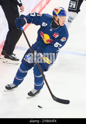 München, Deutschland. Oktober 2024. Emil Johansson, EHC RB MUC 57 im Penny DEL Match EHC RB MÜNCHEN - GRIZZLYS WOLFSBURG 7-4 im SAP Garden in München, Deutschland, 2. Oktober 2024. Saison 2024/2025, Spieltag 5, Fotograf: ddp Images/STAR-Images Credit: ddp Media GmbH/Alamy Live News Stockfoto